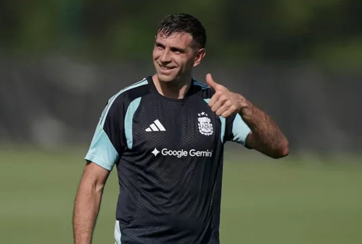 Dibu Martínez será titular ante Argelia