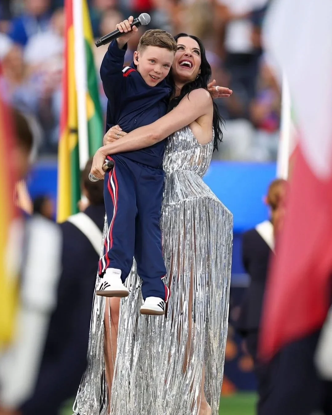 Katy Perry deslumbró en la apertura del Mundial 2026 en Estados Unidos: así fue el show en Los Ángeles Katy Perry invitó a un joven cantante a participar con ella del show