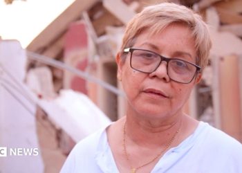 '¡Que nadie se mueva!': El silencio agonizante mientras los rescatistas de Venezuela escuchan a los sobrevivientes