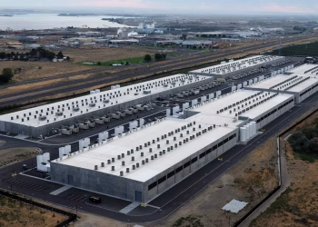 A medida que las plantas de gas se convierten en motores de IA, los aliados de las energías renovables luchan por alternativas más limpias