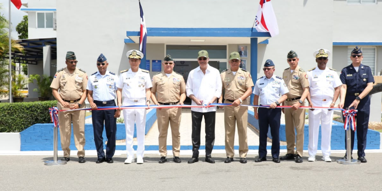Abinader entrega vehículos militares y presume modernización histórica sin abrir el detalle del gasto Abinader entrega 2,179 vehículos y 7 infraestructuras remozadas para fortalecer Fuerzas Armadas – El Nuevo Diario (República Dominicana)