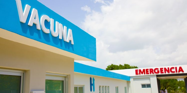 Abinader inaugura el remozado hospital de Hacienda Estrella