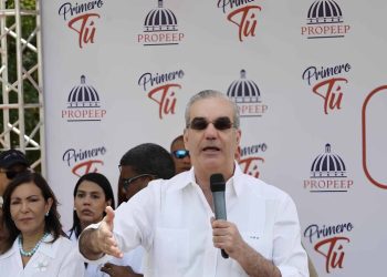 Abinader promete agua potable en Samaná, pero la deuda de infraestructura sigue sin saldarse