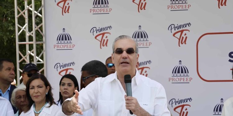 Abinader promete agua potable en Samaná, pero la deuda de infraestructura sigue sin saldarse