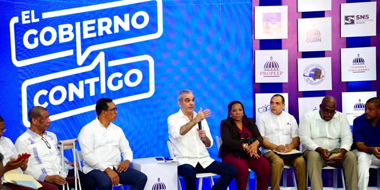 Abinader prioriza soluciones al agua potable durante encuentro