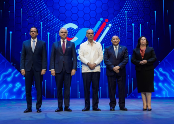 Abinader recibe informe de la Consulta Nacional sobre Educación y asume compromiso de convertirlo en políticas públicas