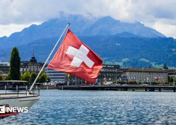Acuerdo entre el Reino Unido y Suiza para eliminar las tarifas de itinerancia y permitir a los británicos utilizar puertas electrónicas