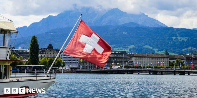 Acuerdo entre el Reino Unido y Suiza para eliminar las tarifas de itinerancia y permitir a los británicos utilizar puertas electrónicas