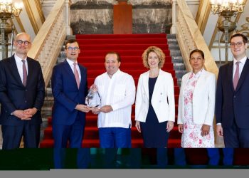 Aerodom celebra un premio de pasajeros mientras Paliza no rinde cuentas sobre los recursos de la concesión