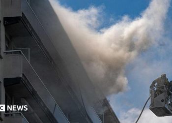 Al menos cinco muertos en un incendio en un bloque de apartamentos de Amberes, según la policía