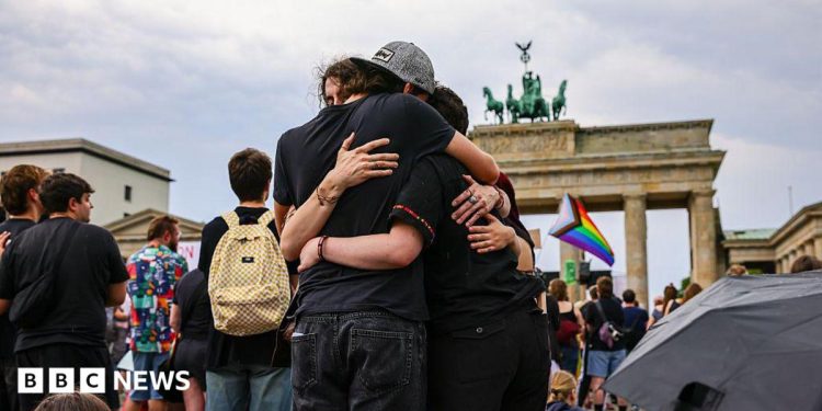 Anger, shock and grief - the aftermath of the attack on Berlin Pride Anger, shock and grief - the aftermath of the attack on Berlin Pride