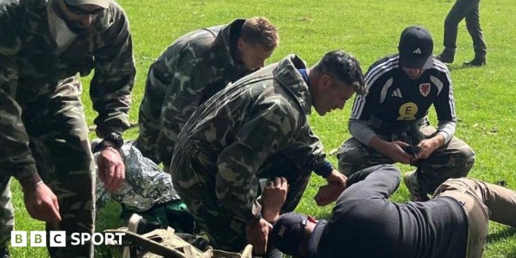 Bombas, sangre, emboscadas: por qué los entrenadores de fútbol entrenan con el ejército