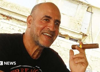 Buscador de modelos vinculado a Epstein encontrado muerto en los suburbios de París