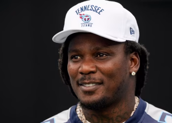 Chris Johnson busca revivir el Ice Bucket Challenge mientras continúa su lucha contra la ELA