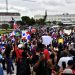 Cientos protestan en la Plaza de la Bandera contra la Ley Mordaza, el alto costo de la vida y el abuso policial Cientos protestan en la Plaza de la Bandera contra la Ley Mordaza, el alto costo de la vida y el abuso policial