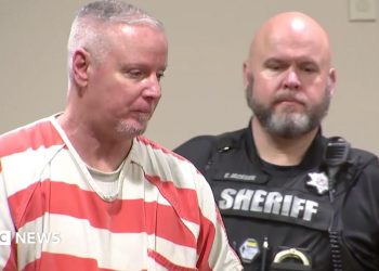Colin Gray, el padre del adolescente que disparó en la escuela, condenado a 15 años de prisión