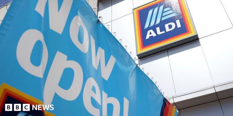 Cómo Aldi se está enfrentando a los supermercados estadounidenses con su mantequilla de almendras a 4 dólares
