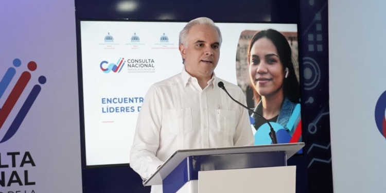 Consulta Nacional presenta a líderes de opinión la visión transformadora de la reforma educativa