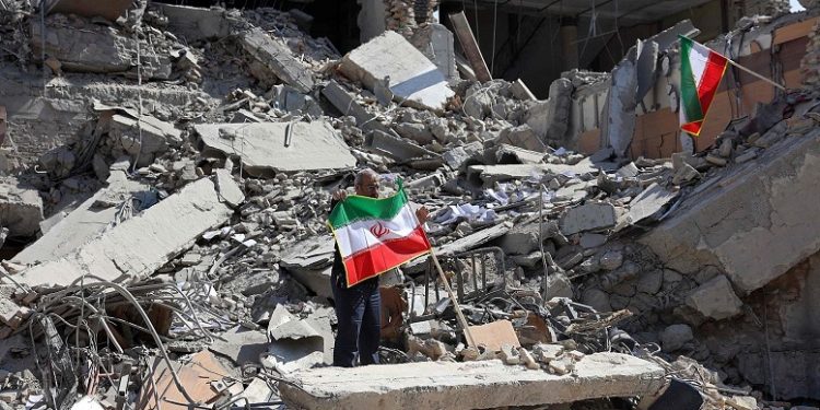 Continúan los bombardeos entre Estados Unidos e Irán
