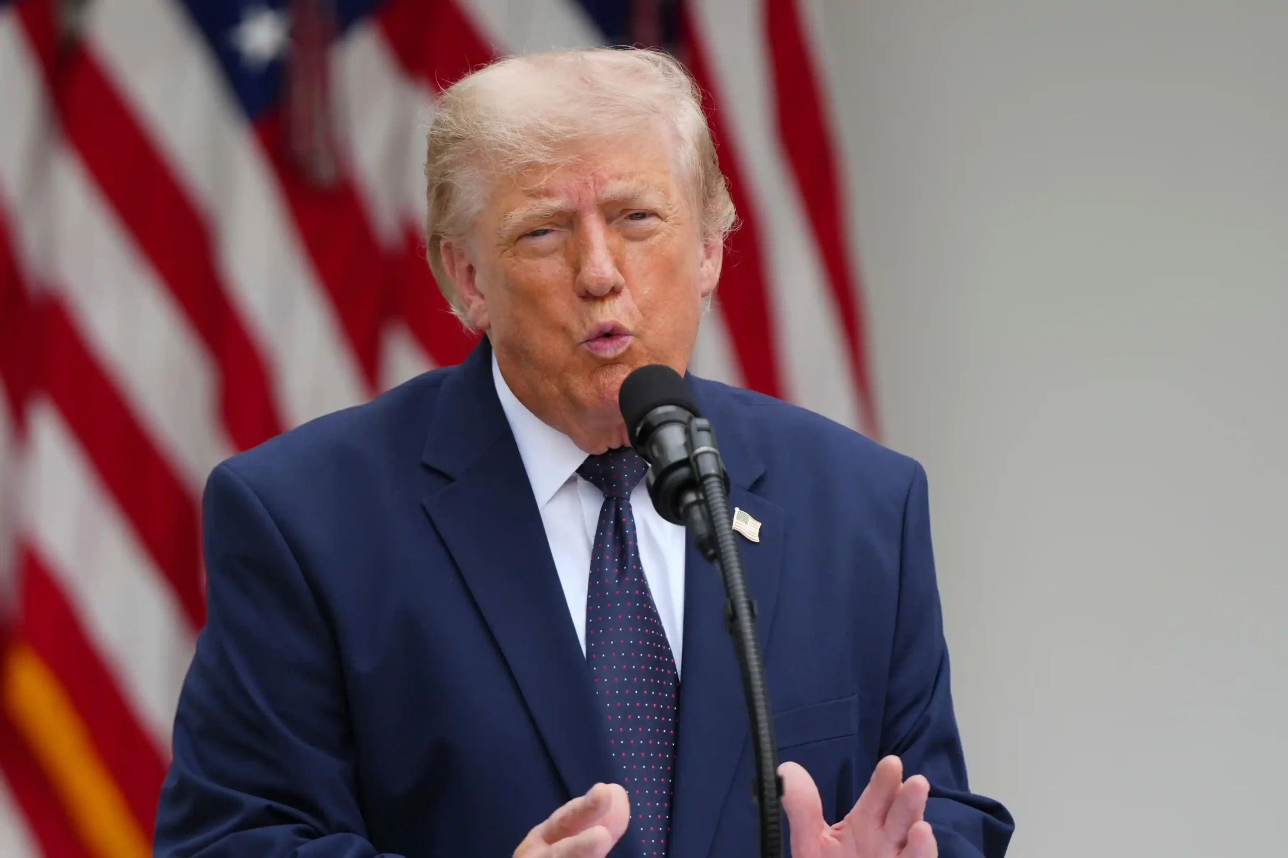 El presidente Trump aseguró que Irán debe abandonar cualquier aspiración nuclear para poder siquiera sentarse a negociar