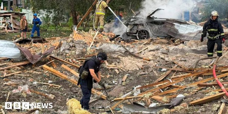 Diez muertos en ataque ruso a exposición de drones cerca de Kyiv Diez muertos en ataque ruso a exposición de drones cerca de Kyiv