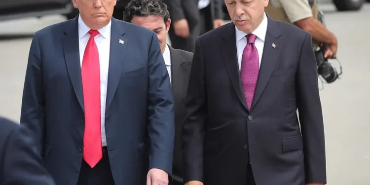 Donald Trump llega a Ankara para la cumbre de líderes de la OTAN