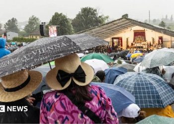 El Vaticano excomulga a cientos de miles de seguidores de la FSSPX