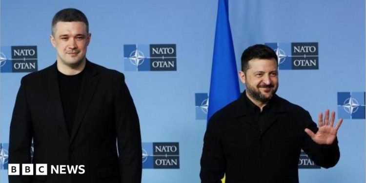 El derrocado jefe de Defensa de Ucrania rechaza la oferta de trabajo de Zelensky El derrocado jefe de Defensa de Ucrania rechaza la oferta de trabajo de Zelensky