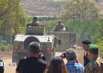 El ejército libanés dice que las tropas se están desplegando en una "zona piloto" después de la retirada israelí