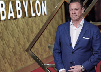 El financiero cinematográfico Jason Cloth acusado de presunto esquema Ponzi de 100 millones de dólares