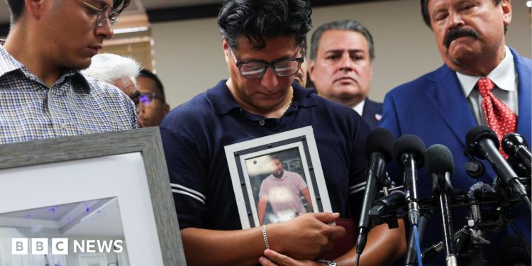 El hombre asesinado a tiros por ICE en Houston no era el objetivo previsto, dice el DHS