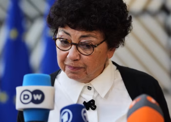 El ministro de Medio Ambiente de Francia dimite por un proyecto de ley de emergencia que permite dos pesticidas prohibidos
