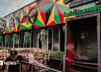 El número de muertos por el incendio de un bar en Bangkok aumenta a 30 mientras la policía investiga fallas de seguridad