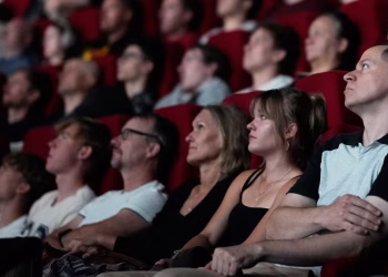 El raro IMAX de 70 mm de Praga atrae a miles de europeos para ver 'La Odisea' de Nolan