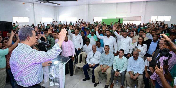 “El rechazo al PRM crece en la medida en que aumentan las penurias del pueblo”, afirma Leonel en Nagua “El rechazo al PRM crece en la medida en que aumentan las penurias del pueblo”, afirma Leonel en Nagua