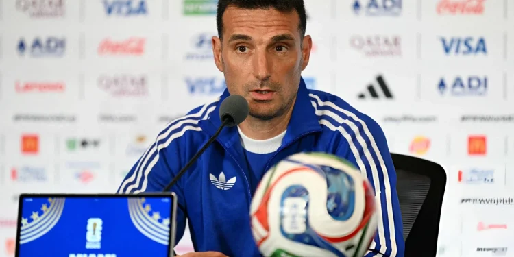 En la previa del cruce con Cabo Verde, Lionel Scaloni pidió no confiarse: "Hay un rival al cual hay que respetar" En la previa del cruce con Cabo Verde, Lionel Scaloni pidió no confiarse: "Hay un rival al cual hay que respetar"
