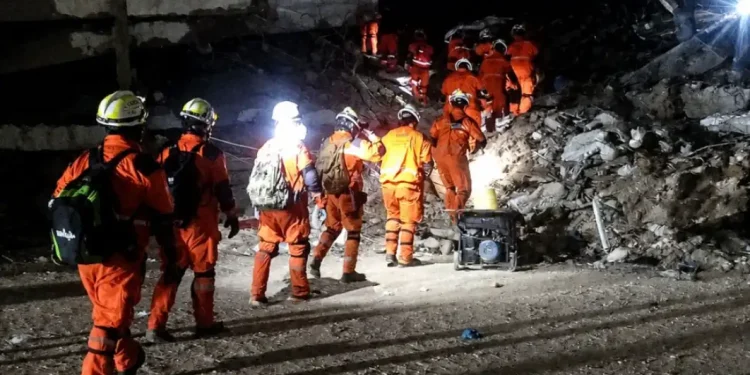 Equipos de rescate de Córdoba ya asisten a los damnificados por el terremoto en Venezuela
