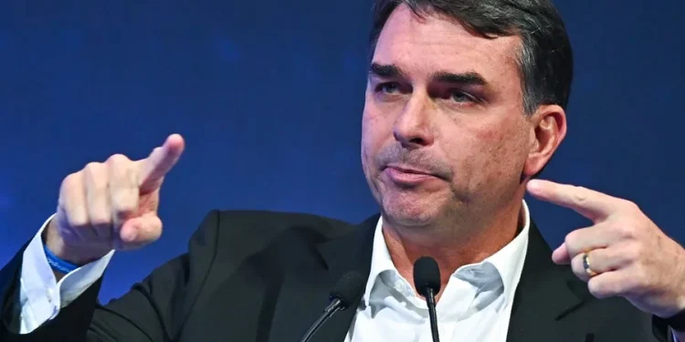 Flávio Bolsonaro lanzará su candidatura este sábado junto a Milei Flávio Bolsonaro lanzará su candidatura este sábado junto a Milei