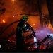 Francia lucha contra "torbellinos" de incendios mientras otras 55.000 personas son evacuadas Francia lucha contra "torbellinos" de incendios mientras otras 55.000 personas son evacuadas