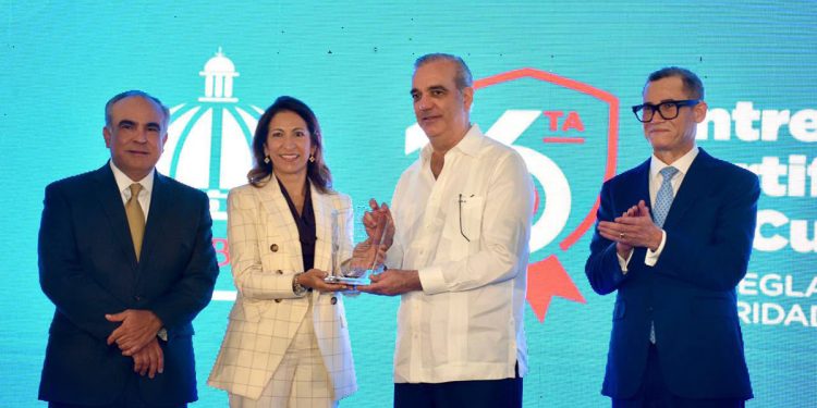 Gobierno entrega 1,087 certificaciones y reconoce a empresas por fortalecer la seguridad y salud en el trabajo