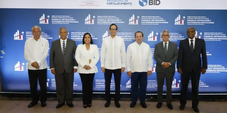 Freund celebra 21 reorganizaciones del Estado sin mostrar cuánto se ahorró Gobierno resalta avances de la reestructuración de la Administración pública