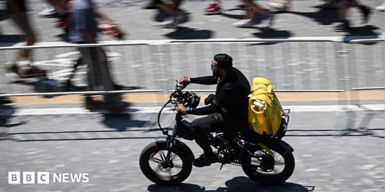 Heatwave prompts Italy's delivery riders to strike for extra rights