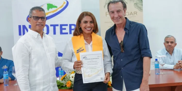 INFOTEP y PROCIGAR certifican los primeros 127 egresados de la Escuela de Tabaqueros de Tamboril