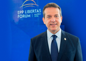Mientras Ito Bisonó promueve en Madrid una imagen de estabilidad y "récord histórico" ante el Foro Libertas del PPE, Despertar Matinal cuestiona sobre qué base metodológica se sostiene esa narrativa frente a gobiernos que gobernaron más de dos décadas.