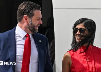 JD Vance dice que su esposa Usha y su hijo están "felices y saludables" después del nacimiento de su cuarto hijo