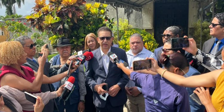 Johnny Jones opina sobre influencers y aspiraciones políticas
