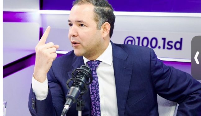 Johnny Pujols afirma que el PRM podría quedar fuera de la segunda vuelta en las elecciones de 2028