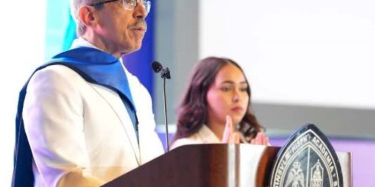 Jorga Asjana David asume como rector decidido a modernizar... Jorga Asjana David asume como rector decidido a modernizar...