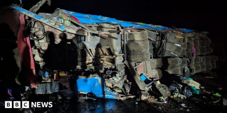 King David Junior School, Ndejje: Al menos 20 alumnos mueren en un accidente de tráfico en Uganda