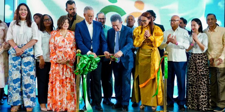 La Fuerza del Pueblo crece porque “interpreta las aspiraciones” de los dominicanos, asegura Leonel Fernández al inaugurar la Casa de Convergencia Ciudadana